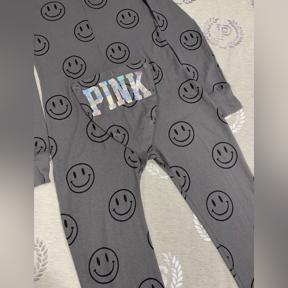 RARE VS PINK SMILEY FACE THERMAL ONESIE NWOT - Picture 2 of 6